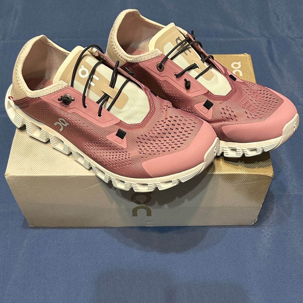 On Cloud Running Women's Rose Athletic Shoes Size 8.5